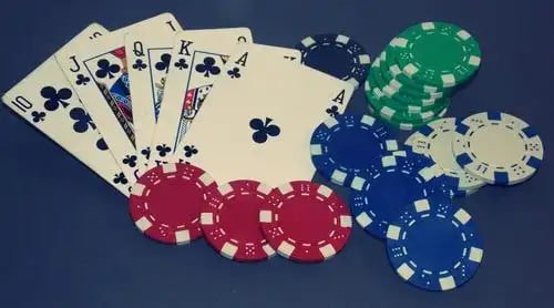 Dealer terlatih kami memastikan setiap permainan adil dan transparan Dealer profesional di studio Mesin Arcade